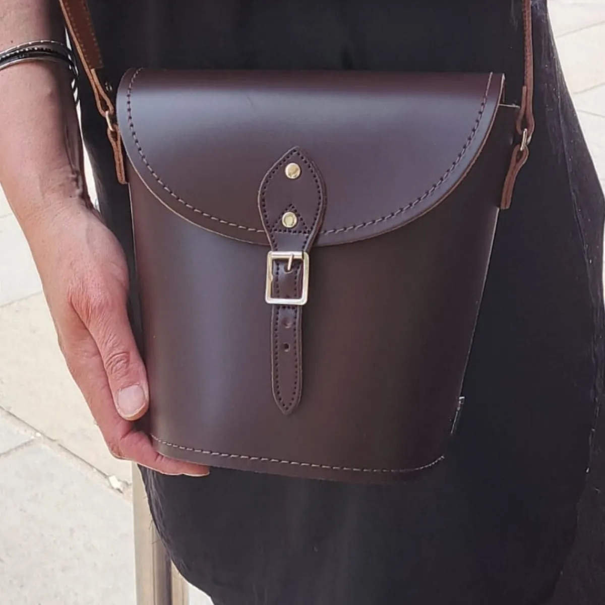 Zatchels Handmade Leather Barrel Bag - Dark Brown><noscript><img width=