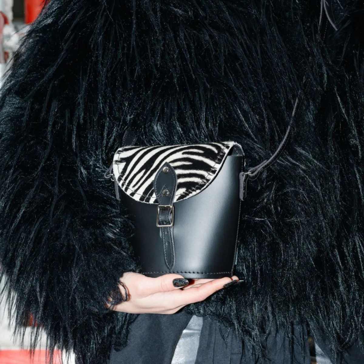 Zatchels Handmade Leather Barrel Bag - Zebra><noscript><img width=