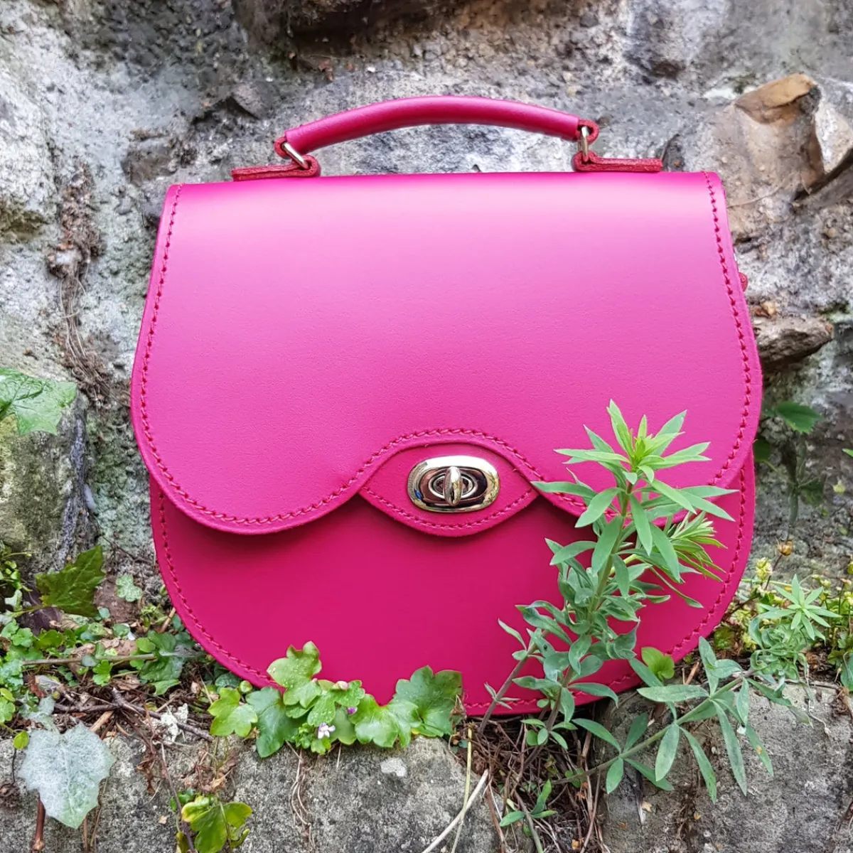 Zatchels Handmade Leather Twist Lock Saddle Bag - Magenta><noscript><img width=