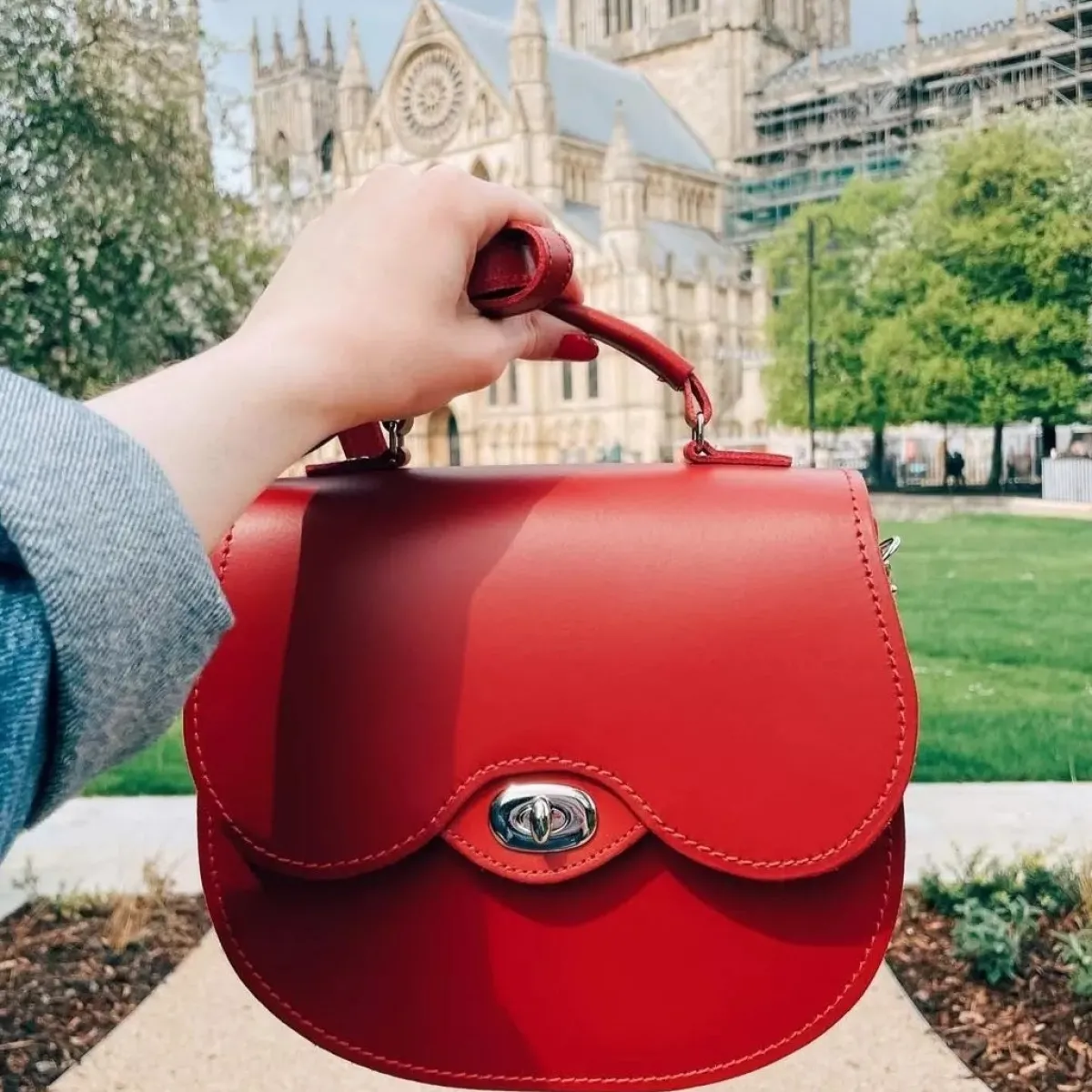 Zatchels Handmade Leather Twist Lock Saddle Bag - Red><noscript><img width=