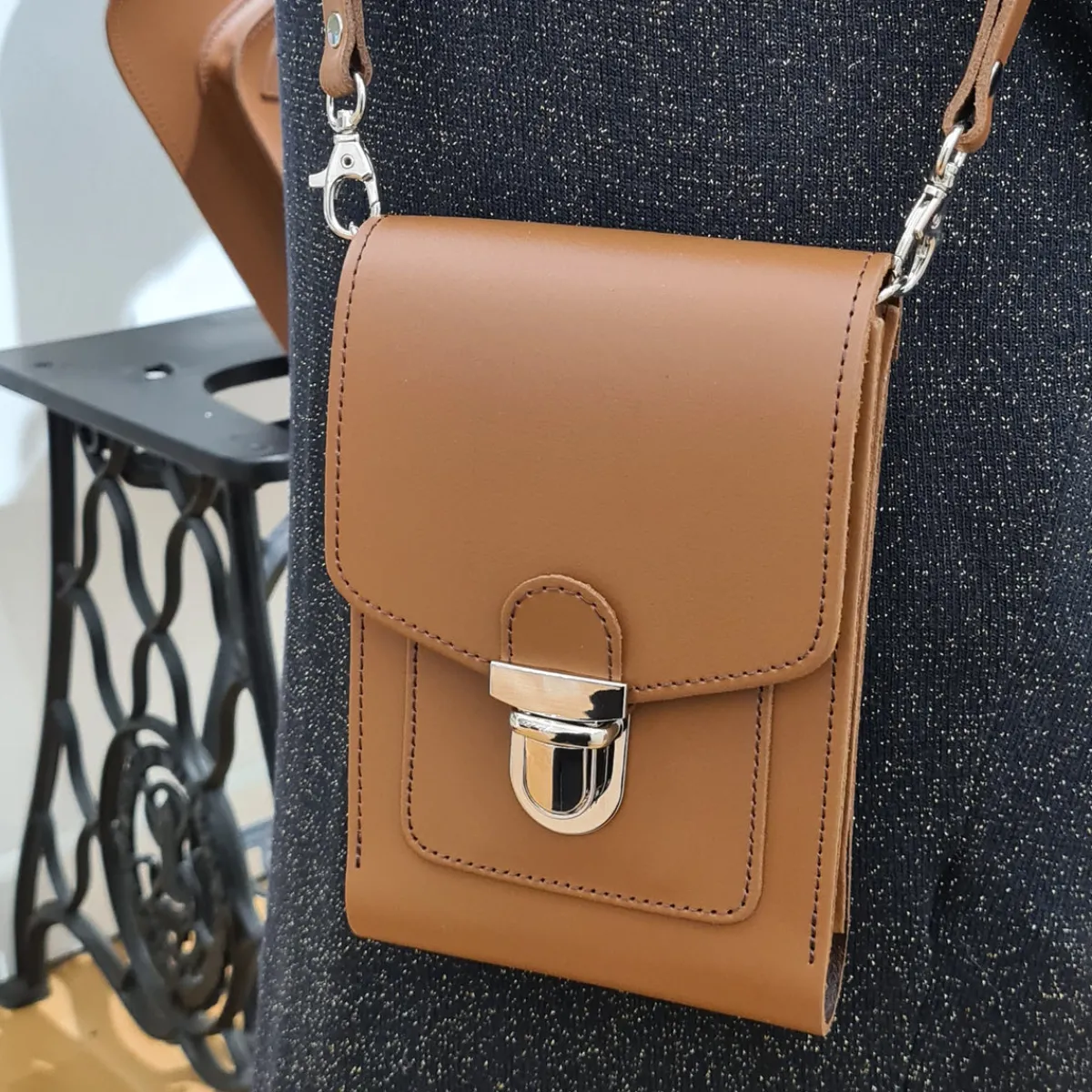 Zatchels Leather Push Lock Crossbody Phone Case - Chestnut>Women Phone Bags|Cross Body Bags
